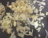 Foto del paso 2 de la receta: Solomillo Wellington Chikitiki con salsa de orejones y pasas