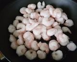 Foto del paso 2 de la receta Espaguetis de calabacín con gambitas