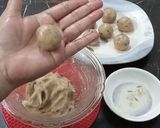 A picture of step 2 of Chicken Meat Balls Soup.