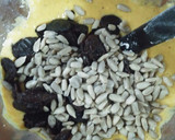 Foto del paso 4 de la receta: Bizcochuelo de maicena, con uvas pasas y semillas de girasol 😋🙋