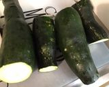 Une image de l'étape 1 de Courgettes grillées caramélisées aux épices espagnoles.
