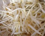 A picture of step 2 of Satisfying Bean Sprout Somen Noodles.
