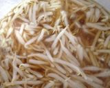A picture of step 3 of Satisfying Bean Sprout Somen Noodles.