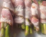 A picture of step 4 of Cheesy Bacon-Wrapped Asparagus Twisters.