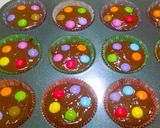 Foto del passaggio 3 della ricetta Muffin con ganache al cioccolato e Smarties