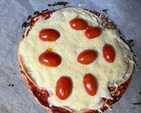 Tortilla pizza recept fázis 3 fotója