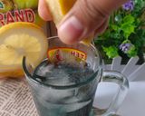 Foto langkah ke 4 dari resep Es Teh Telang Lemon.