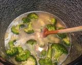Brokkoli krémleves Katától recept fázis 2 fotója