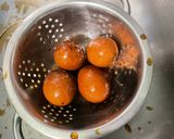 Une image de l'étape 9 de Œufs marinés aux oignons nouveaux.