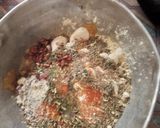 A picture of step 1 of Alu palak aur piaz k pakory.
