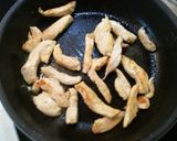 Foto del paso 3 de la receta: Tiras de pollo con salsa de limón y patatas al horno