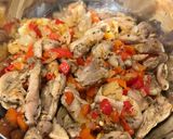 Foto langkah ke 1 dari resep Creamy chicken Penne dengan brokoli, paprika dan tomat cherry.