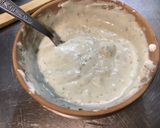 Une image de l'étape 3 de Sauce crème roquefort et persil.