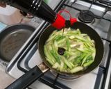 Foto langkah ke 4 dari resep Tumis Asparagus Saus Tiram.