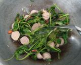 Foto langkah ke 4 dari resep Tumis Bayam with Bakso.