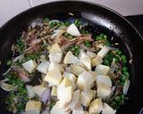 A picture of step 3 of Button Mushroom and Green Peas.