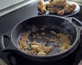 Foto del paso 5 de la receta: Pollo guisado con boletus y trufa