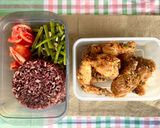 รูปขั้นตอนการทำที่ 6 ของ เมนูข้าวกล่อง🍚น่องไก่ทอดคลุกซอสสามรสพริกกระเทียม🧄🌶️ผัดผักบุ้ง🥬🌶️