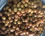 आलू गोभी की सब्ज़ी, काले चने की सब्ज़ी और पंराठे रेसिपी चरण 1 फोटो