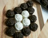 A picture of step 6 of Easy Compound chocolates.