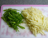A picture of step 1 of Stir-Fried Shredded Potatoes and Pork Loin.