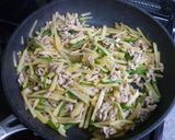 A picture of step 5 of Stir-Fried Shredded Potatoes and Pork Loin.