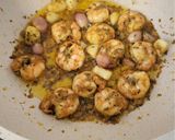 Foto langkah ke 3 dari resep Garlic Butter Prawn.