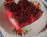 Foto langkah ke 5 dari resep Bolu stroberi coklat.