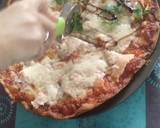 Foto del paso 3 de la receta: Pizza casera de salmón