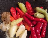 Foto langkah ke 1 dari resep Sambal kering daun jeruk.