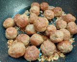 Kapros-tejszínes húsgolyók recept fázis 10 fotója