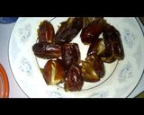 A picture of step 1 of Dates milkshake.