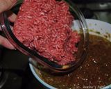 A picture of step 8 of Pizza with minced beef and egg.