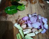 Foto langkah ke 1 dari resep Tom Kha Gai.