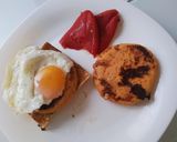 Foto del paso 4 de la receta: Hamburguesas de salmón y merluza con huevo y pimientos