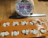 A picture of step 1 of Frightful Caprese Salad.