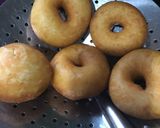 Foto langkah ke 6 dari resep Donat empuk dan montok.