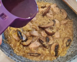 Foto del paso 4 de la receta: Risotto de pollo y champiñones con nata