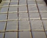 Foto langkah ke 7 dari resep Cake potong toping buah segar.