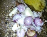 A picture of step 1 of Sop ceker ayam + oyong/gambas/blutru.