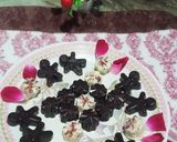 टेड्डी बेयर एंड फ्लावर शेप चॉकलेट (teddy bear and flower shaped chocolate recipe in Hindi) रेसिपी चरण 3 फोटो