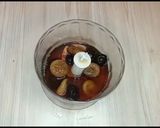 A picture of step 2 of Date fig and chocolate milkshake.