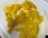 Foto del paso 2 de la receta: Rollitos de salmón ahumado con crema de queso y mango