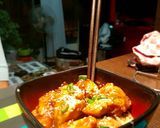Foto del paso 5 de la receta: Pollo al wok en salsa agridulce con aceto y miel