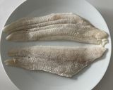 A picture of step 1 of Sole Meunière.