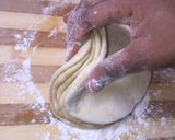 A picture of step 5 of Pastry samosas.