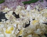 A picture of step 3 of Egg rice.