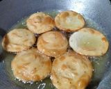 A picture of step 5 of Lachcha aloo Mathri.