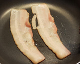 Foto del paso 1 de la receta: Bacon y huevo frito