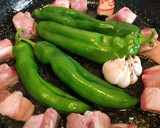 Foto del paso 1 de la receta: Arroz con pimientos y morcilla al horno